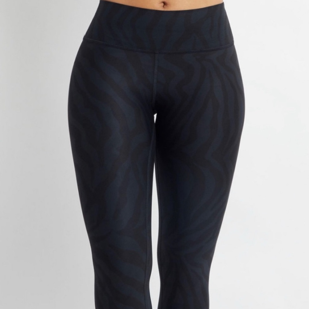 Saavi Indi Tonal Zebra Leggings | Size Small | Black on Black Leggings